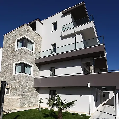 Apartament Lucas *
