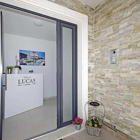 Lucas Apartament *