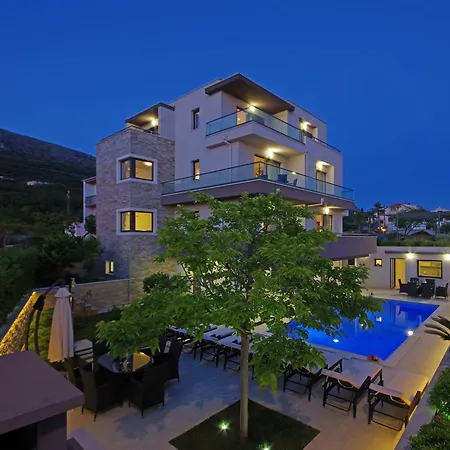 Apartament Lucas *